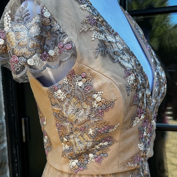 Dress the Population Two Piece Dress, NWT, size M, floral embroidered lace - Picture 7 of 7